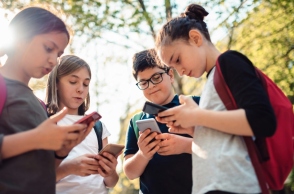 Εθισμός ανηλίκων σε Instagram και Facebook - Η Meta αντιμέτωπη με δεκάδες μηνύσεις στις ΗΠΑ