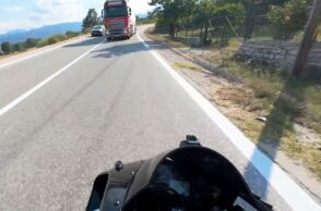 Λίμνη Πλαστήρα: Ταυτοποιήθηκε ο οδηγός του βυτιοφόρου που έκανε επικίνδυνη προσπέραση