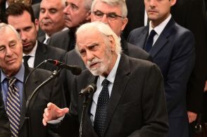 Στο Αποτεφρωτήριο Ριτσώνας το τελευταίο «αντίο» στον Κωνσταντίνο Τσουκαλά -  Συγκινητικός ο επικήδειος από την εγγονή του