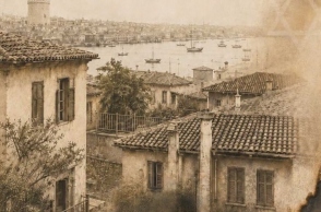 Χαμηλά σπίτια, μικρές αυλές: Το νέο μυθιστόρημα του Δημήτρη Δραγώγια