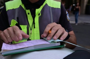 Προειδοποίηση από ΕΛΑΣ: Νέα απάτη μέσω SMS για δήθεν πρόστιμο τροχαίας παράβασης 
