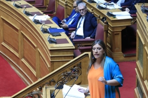 Βουλή – μύλος / Κωνσταντοπούλου: «Είστε τραμπούκος» - Κανέλλη: «Άντε από εκεί»	