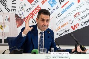 Ποιος είναι ο Ρομπέρτο Βαννάτσι που ανεβαίνει στις δημοσκοπήσεις και απειλεί τη Μελόνι