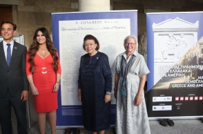 Γκίλφοϊλ - Μενδώνη στα εγκαίνια της έκθεσης «Ιδρύοντας τη Δημοκρατία στην Ελλάδα και την Αμερική»