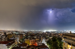Καιρός αύριο: Νέα άνοδος της θερμοκρασίας και ισχυροί άνεμοι