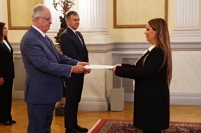 Τα διαπιστευτήριά της επέδωσε η πρέσβειρα του Ισραήλ στην Ελλάδα 