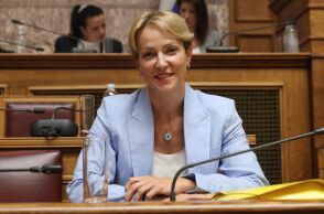 «Η ανοχή σημαίνει συμφωνία»: Η Σδούκου καλεί το ΠΑΣΟΚ να αποπέμψει τον Φαραντούρη