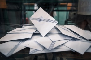 Δημοσκόπηση Palmos Analysis: 30% η ΝΔ, 15,2% η ΕΛΑΣ, τρίτο το ΠΑΣΟΚ – Η εκτίμηση των εδρών 