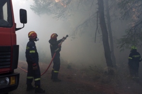 Χωρίς ενεργό μέτωπο η φωτιά στη Σητεία – Μάχη με διάσπαρτες εστίες