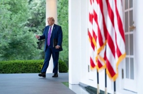 Με μηνύσεις κατά Τραμπ απαντάνε CNN, MSNow και Politico μετά τον αποκλεισμό τους από τον Λευκό Οίκο