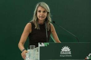 Μιλένα Αποστολάκη: «Επτά χρόνια προστάτευαν funds και servicers και σήμερα ανακαλύπτουν το πρόβλημα»