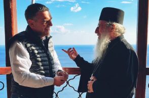 «Ψέλνεις στη Σιμωνόπετρα και ακούγεται στον Άδη»: Η ανάρτηση Τσίπρα από το Άγιο Όρος