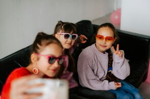 Μήπως είσαι ήδη «unc»; Πέντε λέξεις της Gen Alpha που χρειάζονται μετάφραση