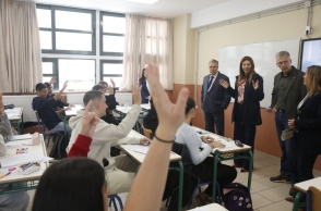 Επίσκεψη Σ. Ζαχαράκη, Άκη Σκέρτσου και Αντ. Παπαδημητρίου στα Ωνάσεια σχολεία Κολωνού	