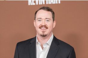 Σάλος για μονόλογο στο «SNL»: «Οι γυναίκες που φορούν κοντά σορτς δεν είναι π…»