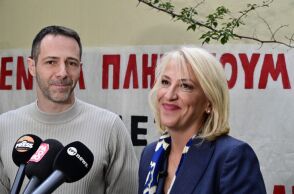 Αιχμές Δούρου με φόντο τον Τσίπρα: «Κρατούν τις έδρες λες και είναι προικιό, λες και ήταν του μπαμπά τους»