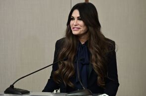Κίμπερλι Γκίλφοϊλ: Ο φόβος στον κύκλο του Τραμπ για το «βιβλίο μυστικών» 