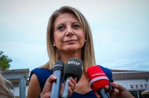 Καρυστιανού: Ανακοινώσεις κατά μέσων ενημέρωσης και δημοσκοπήσεων