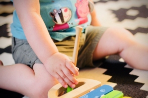 Ο Δήμος Αθηναίων εντάσσεται στο πρόγραμμα «Νταντάδες της Γειτονιάς»