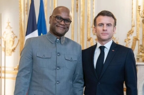 Ο πρέσβης της Νοτίου Αφρική με τον Εμανουέλ Μακρόν