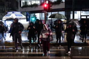 Καιρός, περαστικοι, βροχη