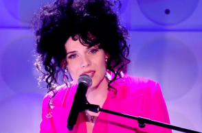 Τρανς κωμικός γδύθηκε σε live βρετανική εκπομπή