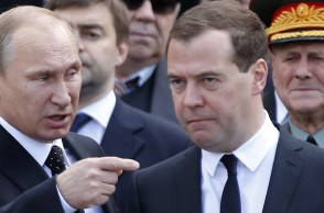 Βλαντίμιρ Πούτιν και Ντμίτρι Μεντβέντεφ απειλούν τη Δύση με πυρηνικά