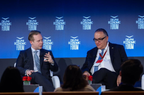 Ο Antonio Taquis και ο Βασίλης Γαβαλάς στο 8ο Οικονομικό Φόρουμ Δελφών