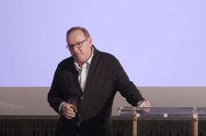 Πρώτη εμφάνιση του Κέβιν Σπέισι μετά την αθώωσή του από τις κατηγορίες για σεξουαλική παρενόχληση