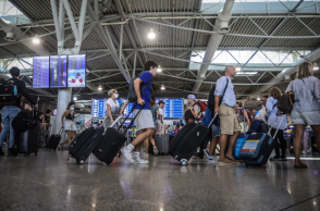 Παράνομη η αυριανή απεργία ελεγκτών εναέριας κυκλοφορίας – Κανονικά οι πτήσεις