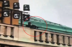 Ο 24χρονος μακελάρης στην οροφή του πανεπιστημίου κρατά στα χέρια του όπλο και ανοίγει πυρ σκοτώνοντας 14 άτομα