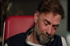 Ο Γιούργκεν Κλοπ δακρυσμένος διάβασε τα γράμματα φίλων της Λίβερπουλ 