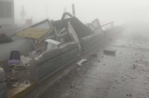 Τραγωδία στην Εγνατία: Δύο απανθρακωμένοι και τραυματίες - Νταλίκα έπεσε σε δύο ΙΧ στα διόδια του Πολύμυλου