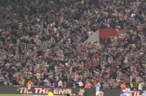 Αυτό είναι το ποδόσφαιρο - Επικές στιγμές από τους φιλάθλους της Σάντερλαντ μετά το γκολ στο 122' 