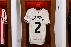 Σπουδαία κίνηση της Σέφιλντ - Τοποθέτησε φανέλες του Μπάλντοκ πριν τον τελικό ανόδου στην Premier League