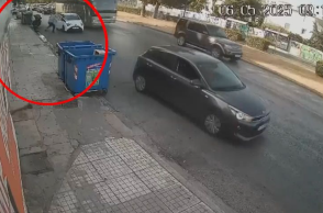 Απαγωγή στον Υμηττό: Ο 24χρονος ανοίγει την πόρτα του IX και δραπετεύει - Bίντεο ντοκουμέντο