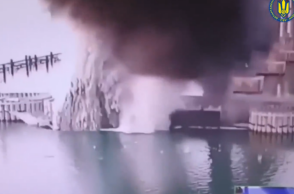 Η ουκρανική υπηρεσία ασφαλείας ανακοίνωσε ότι έπληξε με εκρηκτικά τη γέφυρα της Κριμαίας