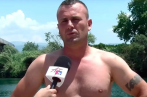 Θα κάνω τατουάζ τα δύο παιδιά, να τα έχω στην καρδιά μου - Συγκινεί ο Γκόγκα Λεβιάν που βούτηξε στον Άραχθο 