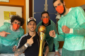 Απών από το γήπεδο, αλλά όχι μόνος: Οι παίχτες της Βίρτους Μπολόνια δεν ξέχασαν τον Πολονάρα