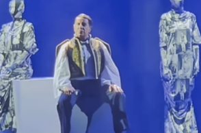 Madwalk 2025: Συγκίνησε ο Γιώργος Μαζωνάκης - Ερμήνευσε τη «Θαλασσογραφία» του Διονύση Σαββόπουλου