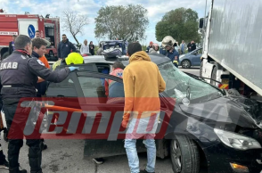 Σοβαρό τροχαίο στην Πάτρα - ΙΧ καρφώθηκε σε φορτηγό, τραυματίστηκε έγκυος