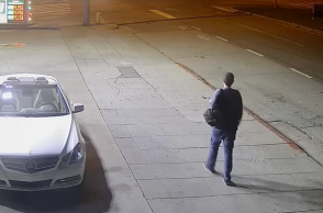 Καρέ-καρέ πριν τη δολοφονία: Το βίντεο που «δείχνει» τον Νικ Ράινερ στην περιοχή λίγο πριν το έγκλημα