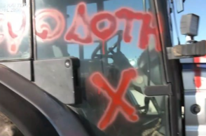 Μπλόκο Νίκαιας: Βανδάλισαν τα τρακτέρ των αγροτών που συναντήθηκαν με τον Κυριάκο Μητσοτάκη 