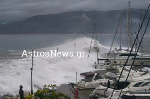Νεκρός λιμενικός στο Παράλιο Άστρος: «Μας πήρε το κύμα» - Χτύπησε το κεφάλι του στα βράχια