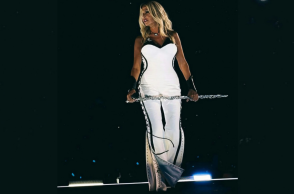 Το look της Άννας Βίσση στο ΟΑΚΑ μάς έστειλε μέχρι τη Σαουδική Αραβία
