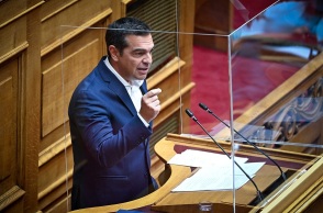 Τσίπρας: Ο πρωθυπουγός κάνει το μαύρο άσπρο