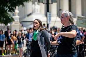 Συνελήφθησαν Μαλόνι και Κορτέζ σε κινητοποίηση στο Ανώτατο Δικαστήριο