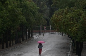 Κακοκαιρία στη χώρα με βροχές και καταιγίδες