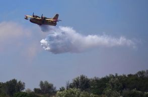 Καναντέρ επιχειρεί σε φωτιά 