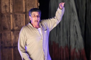 Ο Γιάννης Μπέζος